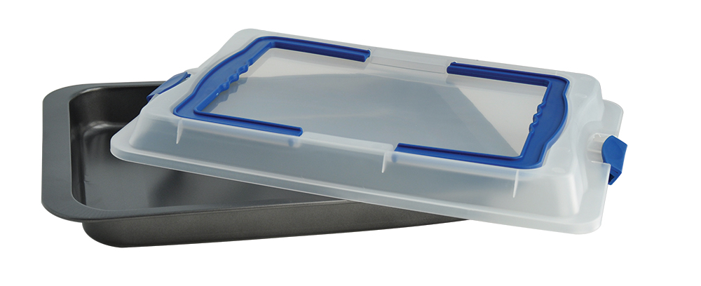 Противень Regent Inox Easy, с пластиковой крышкой, с антипригарным покрытием, 37 x 25 x 5,5 см93-CS-EA-2-07 Противень Regent Inox Easy, с пластиковой крышкой, с антипригарным покрытием, 37 x 25 x 5,5 см93-CS-EA-2-07Глубокий противень Regent Inox Easy подходит для приготовления выпечки, запекания рыбы, мяса, овощей. В нем также можно испечь картофель по-деревенски. Антипригарное покрытие позволяет готовить с минимальным количеством масла. Противень изготовлен из углеродистой стали - крепкого, долговечного и износостойкого материала, который выдерживает высокие температуры. В комплекте прилагается удобная пластиковая крышка для герметичного хранения продуктов. Противень можно мыть в посудомоечной машине и вручную с неабразивными средствами.