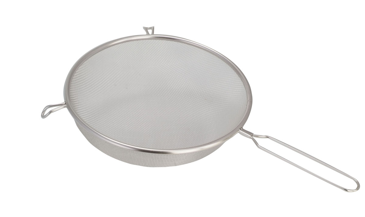Сито Regent Inox Pronto, диаметр 10 см93-PRO-01-10 Сито Regent Inox Pronto, диаметр 10 см93-PRO-01-10Компактное и эргономичное металлическое сито Regent Inox Pronto отлично подойдет для процеживания бульонов и супов, а также для очищения сыпучих продуктов. Оно выполнено из стали, поэтому изделие не подвергается коррозии, окислению и механическим повреждениям. Очень удобная прутковая ручка не позволит выскользнуть ситу из рук.