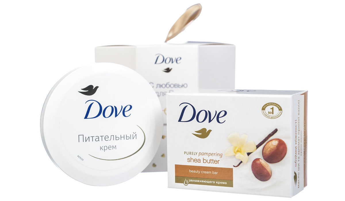 Dove подарочный набор С любовью для вас: крем 75 мл + мыло 100 г67085365 Dove подарочный набор С любовью для вас: крем 75 мл + мыло 100 г67085365Появление бренда Dove связано с созданием уникального очищающего средства для кожи, не содержащего щелочи. Формула единственного в своем роде крем-мыла на четверть состоит из увлажняющего крема - именно это его качество помогает защищать кожу от раздражения и сухости, которые неизбежны при использовании обычного мыла.Dove - марка, которая известна благодаря авангардному изобретению: мягкому крем-мылу. Dove любим миллионами, ведь они не содержат щелочи, оказывают мягкое, щадящее воздействие на кожу лица и тела.Удивительное по своим свойствам крем-мыло довольно быстро стало одним из самых популярных косметических средств. Успех этого продукта был настолько велик, что производители долгое время не занимались расширением ассортимента. Прошло почти сорок лет с момента регистрации товарного знака Dove, прежде чем свет увидел крем-гель для душа и другие косметические средства этой марки. Все они создаются на основе формулы, разработанной еще в прошлом веке, но не потерявшей своей актуальности.На сегодняшний день этот бренд по праву считается олицетворением красоты, здоровья и женственности. Помимо женской линии косметики выпускаются детские косметические средства и косметика для мужчин. Несмотря на широкий ассортимент предлагаемых средств по уходу за кожей и волосами, завоевавших признание в более чем 80 странах по всему миру, производители находятся в постоянном поиске новых формул.Dove считается одним из ведущих в своей области. Он известен миллионам людей в почти сотне стран по всему миру. В мире Dove красота — это источник уверенности в себе, а не беспокойства. Миссия бренда — дать новому поколению возможность расти в атмосфере позитивного отношения к собственной внешности. Подарочный набор включает крем-мыло и универсальный крем - Ваша кожа будет нежно очищена нежным мыло, а крем питает и увлажняет ее на долго!