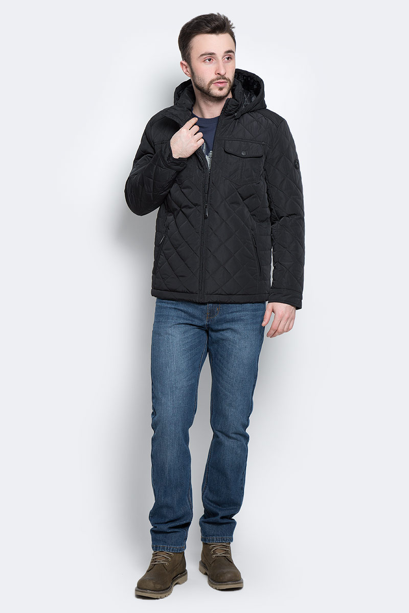 Куртка мужская Finn Flare, цвет: черный. W16-21005_200. Размер XXL (54)W16-21005_200 Куртка мужская Finn Flare, цвет: черный. W16-21005_200. Размер XXL (54)W16-21005_200Стильная мужская куртка Finn Flare превосходно подойдет для прохладных дней. Куртка выполнена из высококачественного материала с подкладкой и наполнителем из полиэстера. Модель классического прямого кроя с длинными рукавами и воротником-стойкой застегивается на молнию. Капюшон пристегивается на кнопки, имеет на макушке хлястик на липучке и дополнен утягивающей резинкой на стопперах. Спереди изделие дополнено двумя втачными карманами на молнии и двумя накладными карманами с клапанами на кнопках. На внутренней стороне куртка оформлена одним прорезным карманом на молнии и двумя втачными карманами на липучке и пуговице.Куртка оформлена стегаными узором.
