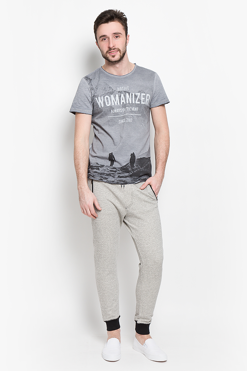 Брюки мужские Tom Tailor Denim, цвет: серый, черный. 6829100.02.12_2999. Размер XL (52)6829100.02.12_2999 Брюки мужские Tom Tailor Denim, цвет: серый, черный. 6829100.02.12_2999. Размер XL (52)6829100.02.12_2999Стильные мужские брюки Tom Tailor Denim выполнены из натурального хлопка. Модель на талии имеет широкий эластичный пояс, дополненный утягивающим шнурком. Спереди брюки оформлены имитацией ширинки. Низ брючин дополнен широкими трикотажными манжетами. Спереди брюки оснащены двумя врезными карманами на застежках-молниях.