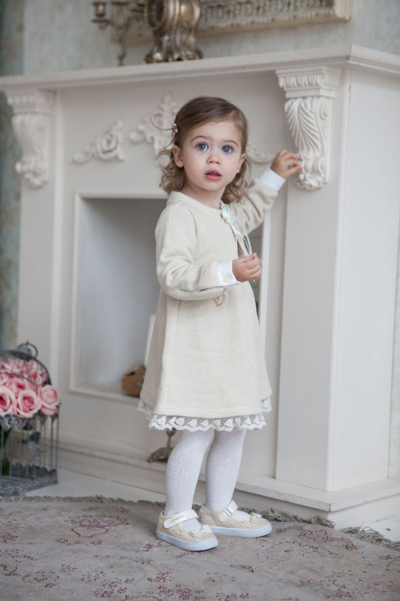 Платье для девочки Lucky Child Маленькая леди, цвет: молочный, золотой. 53-64. Размер 116/122