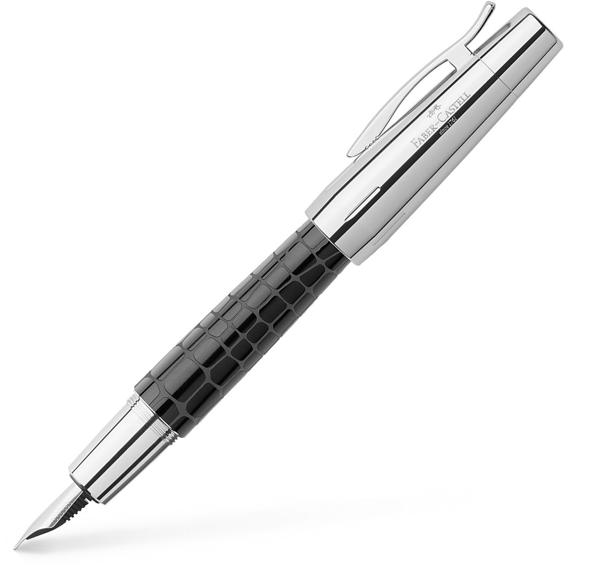 Faber-Castell Ручка перьевая E-motion Edelharz Croco m148230 Faber-Castell Ручка перьевая E-motion Edelharz Croco m148230Перьевая ручка высшего качества: черный корпус изготовлен из редкой полимерной смолы оба конца из хромированного шлифованного металла упругий клип можно использовать поршневой механизм или картриджи высококачественное перо из нержавеющей стали с толщиной линии Миндивидуальная подарочная упаковка
