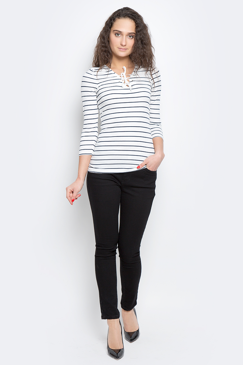 Лонгслив женский Tom Tailor Denim, цвет: белый. 1036807.09.71_8005. Размер S (44)1036807.09.71_8005 Лонгслив женский Tom Tailor Denim, цвет: белый. 1036807.09.71_8005. Размер S (44)1036807.09.71_8005Женский лонгслив Tom Tailor Denim с V-образным вырезом горловины и рукавами 3/4 изготовлен из полиэстера с добавлением вискозы и эластана. Горловина модели дополнена шнуровкой. Лонгслив оформлен контрастным принтом в полоску.