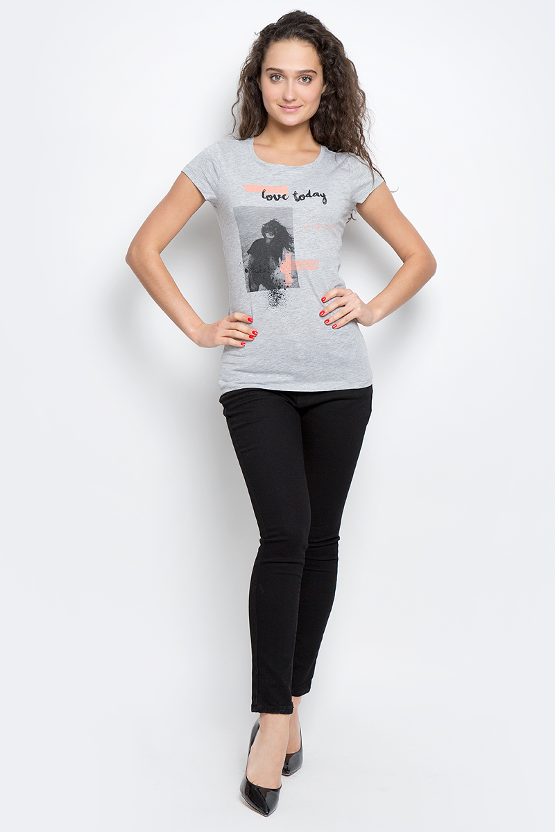 Футболка женская Tom Tailor Denim, цвет: серый. 1037092.00.71_2220. Размер XS (42)1037092.00.71_2220 Футболка женская Tom Tailor Denim, цвет: серый. 1037092.00.71_2220. Размер XS (42)1037092.00.71_2220Стильная футболка Tom Tailor Denim выполнена из хлопка с добавлением вискозы.Модель с круглым вырезом горловины и короткими рукавами оформлена оригинальным принтом.