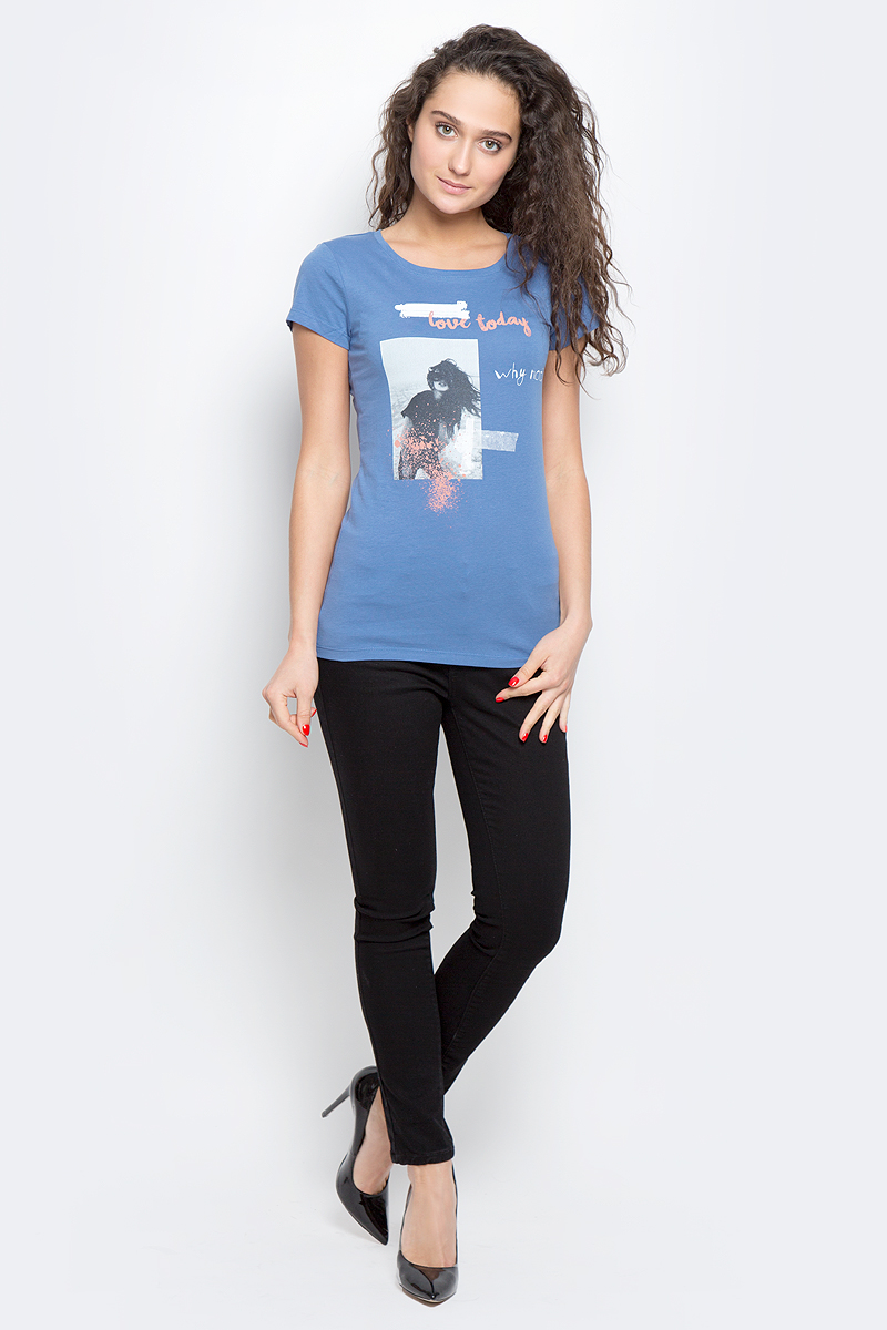 Футболка женская Tom Tailor Denim, цвет: синий. 1037092.00.71_6719. Размер M (46)1037092.00.71_6719 Футболка женская Tom Tailor Denim, цвет: синий. 1037092.00.71_6719. Размер M (46)1037092.00.71_6719Стильная футболка Tom Tailor Denim выполнена из хлопка с добавлением вискозы.Модель с круглым вырезом горловины и короткими рукавами оформлена оригинальным принтом.