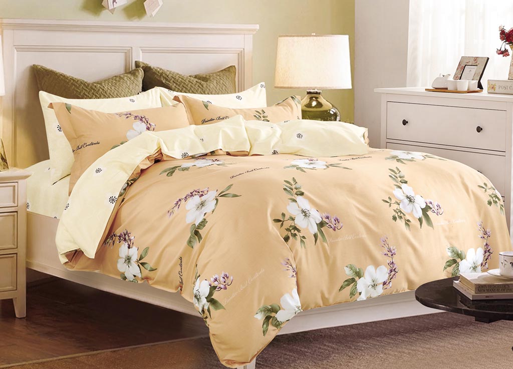 Комплект белья Primavera Classic. Цветок жасмина, евро, наволочки 50x70, 70x7091500 Комплект белья Primavera Classic. Цветок жасмина, евро, наволочки 50x70, 70x7091500Роскошный комплект постельного бельяPrimavera Classic. Цветок жасмина выполнен из качественного плотного сатина и украшен оригинальным рисунком. Комплект состоит из пододеяльника, четырех наволочек и простыни. Постельное белье Primavera подобно облаку сочетает в себе плотность цвета и безграничную нежность фактуры. Это белье обладает волшебной практичностью, а потому оказываться на седьмом небе станет вашим привычным занятием.Доверьте заботу о качестве вашего сна высококачественному натуральному материалу.Сатин - это ткань из 100% натурального хлопка. Мягкость и нежность материала создает чувство комфорта и защищенности. Классический натуральный природный материал делает это постельное белье нежным, элегантным и приятным.