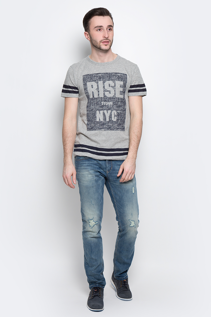 Футболка мужская Tom Tailor Denim, цвет: серый меланж. 1037074.00.12_2607. Размер L (50)1037074.00.12_2607 Футболка мужская Tom Tailor Denim, цвет: серый меланж. 1037074.00.12_2607. Размер L (50)1037074.00.12_2607Стильная мужская футболка Tom Tailor Denim выполнена из натурального хлопка с добавлением полиэстера. Материал очень мягкий и приятный на ощупь, обладает высокой воздухопроницаемостью и гигроскопичностью, позволяет коже дышать.Модель прямого кроя с круглым вырезом горловины и короткими рукавами оформлена оригинальным принтом.Такая модель подарит вам комфорт в течение всего дня и послужит замечательным дополнением к вашему гардеробу.