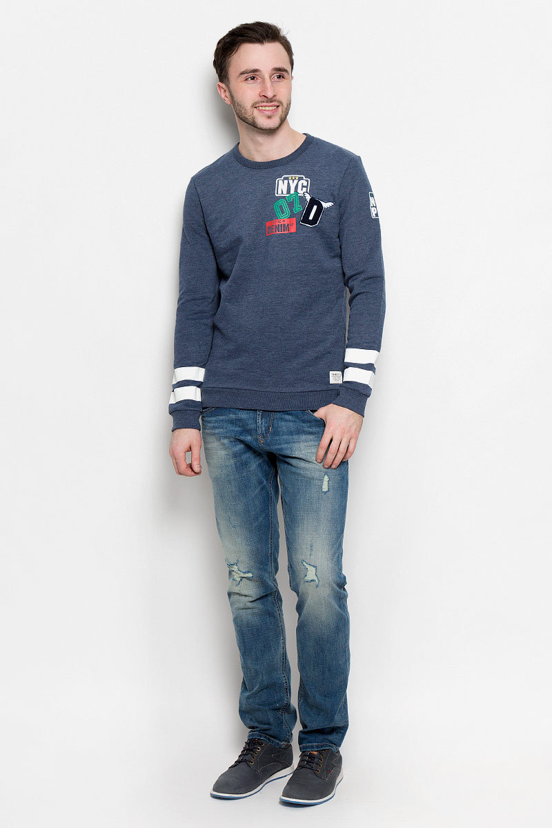 Свитшот мужской Tom Tailor Denim, цвет: синий. 2531006.00.12_6740. Размер S (46)2531006.00.12_6740 Свитшот мужской Tom Tailor Denim, цвет: синий. 2531006.00.12_6740. Размер S (46)2531006.00.12_6740Мужской свитшот Tom Tailor Denim с длинными рукавами и круглым вырезом горловины имеет свободный крой. Свитшот изготовлен из хлопка с добавлением полиэстера. Изнаночная сторона имеет начес.Низ и рукава изделия дополнены широкими эластичными манжетами. Свитшот украшен контрастными полосками на рукавах, небольшим принтом на груди и объемной нашивкой в виде буквы D.