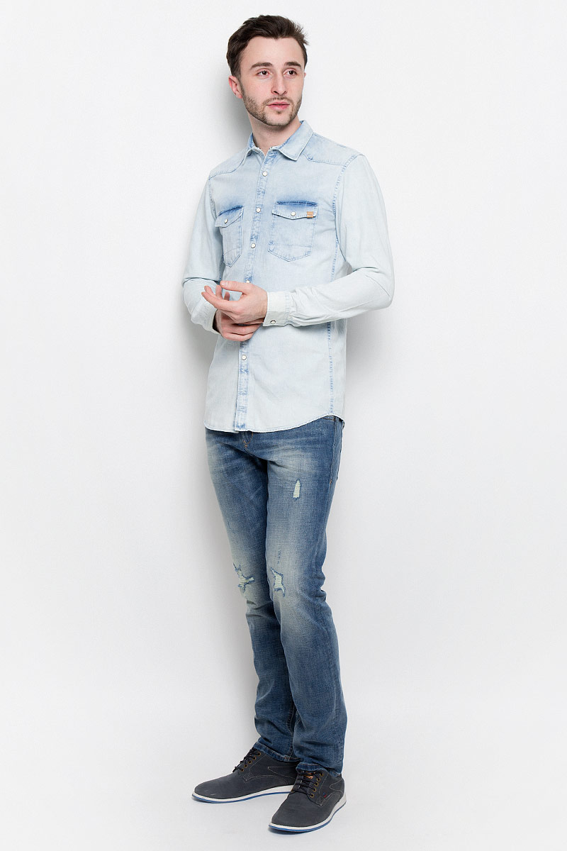 Рубашка мужская Tom Tailor Denim, цвет: голубой. 2033024.00.12_606. Размер XXL (54)2033024.00.12_606 Рубашка мужская Tom Tailor Denim, цвет: голубой. 2033024.00.12_606. Размер XXL (54)2033024.00.12_606Мужская рубашка Tom Tailor Denim выполнена из высококачественного тонкого хлопкового денима. Рубашка с длинными рукавами и отложным воротником застегивается на металлические кнопки спереди. Манжеты рукавов также застегиваются на кнопки. Рубашка имеет контрастную отстрочку. На груди расположены два накладных кармана с клапанами на кнопках.