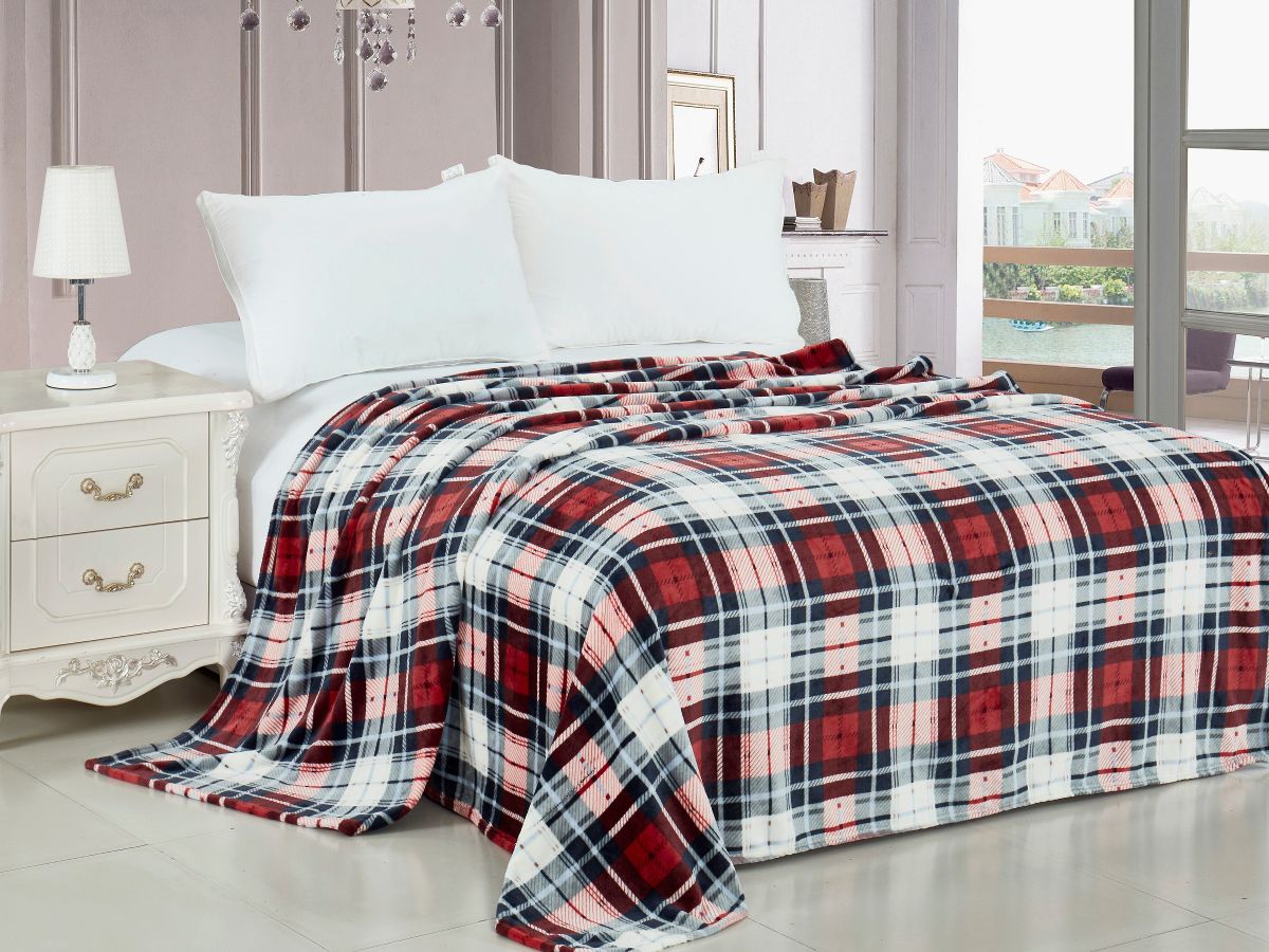 Плед Cleo Красная клетка, 180 х 200 см180/058-pf Плед Cleo Красная клетка, 180 х 200 см180/058-pfКоллекция пледов Cleo – модное решение вашего интерьера! Пледы сделаны из инновационного материала – микрофибры.Микрофибра (микроволокно) - прорыв в синтетической промышленности. Это очень тонкие волокна, тоньше человеческого волоса. Благодаря свой структуре, микрофибра имеет ряд преимуществ: - отличные впитывающие свойства и способность пропускать воздух, под пледами будет комфортно и зимой и летом; - при дальнейшем уходе краски не выцветают и не линяют; - пледами можно укрываться и не бояться, что на вашей одежде останутся следы ворса; - пледы прослужат невероятно долго. Коллекция пледов Cleo – для самого требовательного покупателя, разнообразие стилей и нежность и комфорт вашей семьи в любое время года!