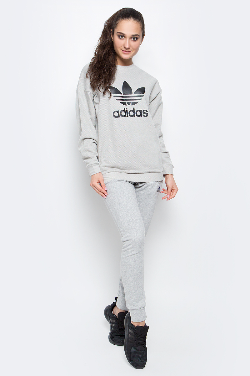 Свитшот женский adidas Trefoil, цвет: серый. BJ8296. Размер 40 (46/48)BJ8296 Свитшот женский adidas Trefoil, цвет: серый. BJ8296. Размер 40 (46/48)BJ8296Женский свитшот adidas Trefoil с длинными рукавами и круглым вырезом горловины имеет свободный крой. Свитшот изготовлен из хлопка с добавлением полиэстера и вискозы. Свитшот имеет оригинальную рельефную вязку. На груди расположен крупный контрастный принт с изображением логотипа adidas.
