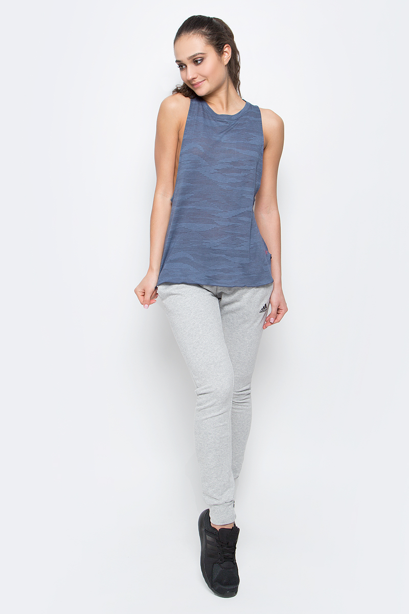 Майка для фитнеса женская adidas Box Tank Aerokn, цвет: темно-синий. BK2638. Размер S (42/44)BK2638 Майка для фитнеса женская adidas Box Tank Aerokn, цвет: темно-синий. BK2638. Размер S (42/44)BK2638Майка Box Tank Aerokn от adidas с укороченным фасоном и широким силуэтом обеспечивает свободу движений во время выполнения силовых упражнений. Модель из дышащей быстросохнущей ткани climalite дополнена женственной удлиненной спинкой с закругленным нижним краем и рисунком бернаут по всей поверхности.