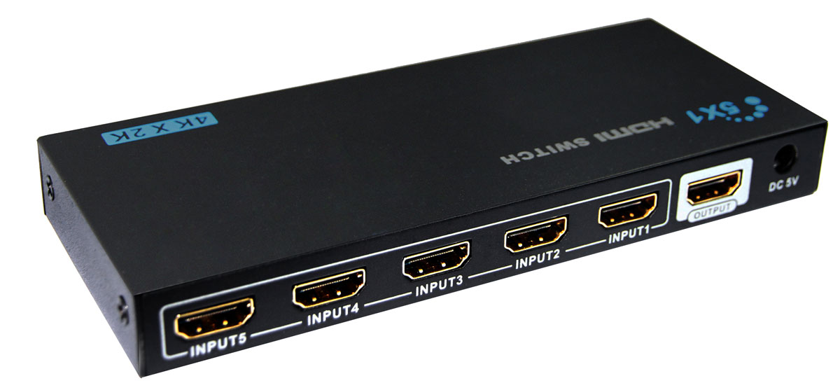 Greenconnect GL-501E переключатель HDMIGL-501E Greenconnect GL-501E переключатель HDMIGL-501EПереключатель HDMI предназначен для подключения нескольких источников цифрового HDMI сигнала к HD-телевизору, проектору или монитору. С помощью переключателя входного сигнала осуществляется одновременное подключение всех источников и последующее переключение между ними.Теперь компьютер, ноутбук, Blu-ray проигрыватель, игровая приставка или домашний кинотеатр, могут быть всегда подключены к телевизору, вне зависимости от того, что используется в данный момент, а значит нет необходимости постоянного переключения кабелей. Что в свою очередь увеличивает срок жизни техники, ведь разъемы не изнашиваются и не выходят из-за этого из строя.Greenconnect GL-501E поддерживает передачу изображения в качестве до UltraHD 4Kx2K включительно, поэтому изображение на экране телевизора будет качественным, четким и насыщенным. Коммутатор совместим с форматом HDMI v1.4 с передачей 3D изображения, что позволяет получать удовольствие от просмотра любимых фильмов в полном объеме.