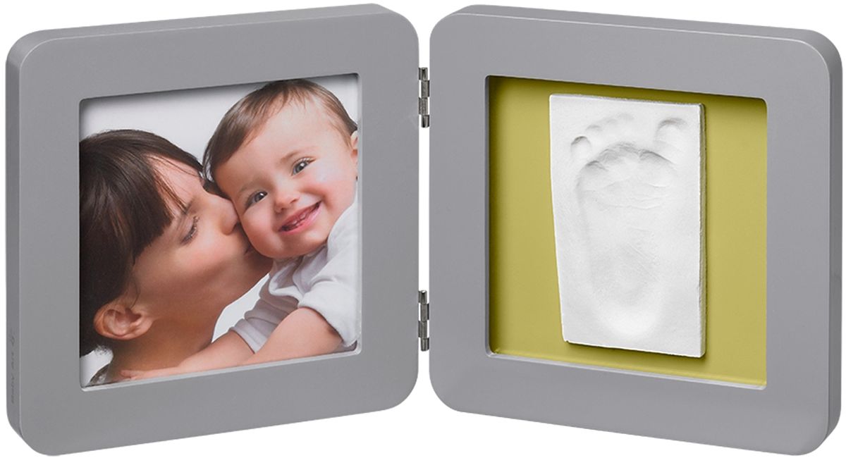 Baby Art Рамка для оттисков Модерн двойная с 4 подложками34120137 Baby Art Рамка для оттисков Модерн двойная с 4 подложками34120137Рамочка с отпечатком от компании Baby Art - это особый подход к созданию очаровательного подарка на память для этого особого периода жизни, с фотографией и обоими отпечатками ручки и ножки вашего ребенка.- Быстро и легко сделать отпечаток: не надо запекать, нет необходимости в дополнительных материалах, все уже включено в набор! - Можно делать несколько проб до сушки. - Очень быстро: создание идеального слепка всего за 2 минуты (не включая процесс сушки).