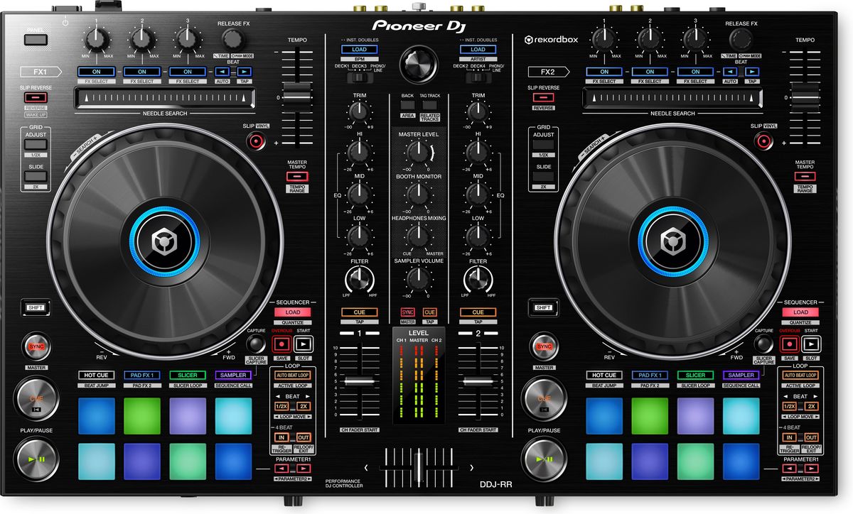 Pioneer DDJ-RR DJ микшерный пульт381268 Pioneer DDJ-RR DJ микшерный пульт381268Микшерный пульт Pioneer DDJ-RR DJ имеет компактную конструкцию, интуитивное расположение органов управления, большие джоги с подсветкой и динамические пэды. Это двухканальный контроллер для управления функциями rekordbox dj , такими как Slip Mode, Release FX, Sequence Load, и Deck Select для работы с четырьмя деками rekordbox dj.Благодаря облегченной конструкции и специальным ручкам, вы можете взять этот контроллер с собой в любой момент, а возможность выбора между питанием по USB или по сети делает DDJ-RR действительно портативным.Симметричные выходы XLR позволят подключить напрямую профессиональную звуковую систему, мониторный выход и два выхода на наушники сделают мониторинг удобным. DDJ-RR имеет входы для подключения CDJ или проигрывателей винила и может быть использован как независимый микшер.Большие джоги с дисплеями, подходящие для скретча, наглядно отображают статус дек. Плюс ко всему, верхняя панель контроллера сделана из алюминия.Назначьте цвета на горячие точки в rekordbox и используйте для их вызова пэды. Также можно использовать пэды для эффектов, бит джампа и слайсера.Создавайте секвенции семплов на лету, используя секвенсор, или выбирайте секвенции из памяти компьютера прямо на контроллере, используя кнопку Sequence Call. Sequence Load поможет загрузить секвенции в деку и скретчить ими.Во время петель, реверса или скретча, трек продолжает неслышно играть. Отпустите джог и трек продолжит воспроизведение с правильной точки. Красиво выходите из режима самых сложных эффектов, используя vinyl brake, echo или back spin.Характеристики:Частотный диапазон: 20-20000 Гц.А/Ц преобразователь: 24 бит.Ц/А преобразователь: 24 бит.Соотношение сигнал/шум: 105 дБ.Звуковые искажения: Входы: 2 Phono/Line (RCA), 1 MIC (1/4 дюймовый разъем), USB порт.Выходы: 2 Master (XLR, RCA), 1 Booth (1/4 дюймовый TRS джек), 2 Headphone Monitor (1/4 дюймовый разъем, миниразъем).