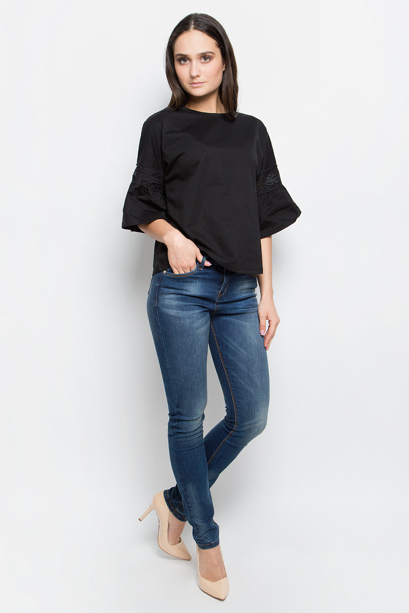 Блузка женская Baon, цвет: черный. B237002. Размер XL (50)B237002_Black Блузка женская Baon, цвет: черный. B237002. Размер XL (50)B237002_BlackЖенская блузка Baon выполнена из плотной ткани. Модель с круглым вырезом горловины.Цельнокроеные рукава декорированы кружевной вставкой и сборкой.