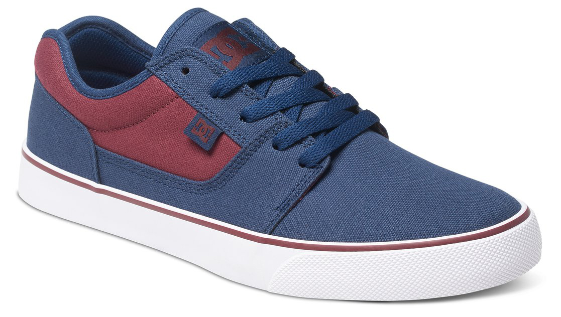 Кеды мужские DC Shoes Tonik TX, цвет: синий, бордовый. 303111-410. Размер 11,5D (44,5)303111-410 Кеды мужские DC Shoes Tonik TX, цвет: синий, бордовый. 303111-410. Размер 11,5D (44,5)303111-410Стильные мужские кеды DC Shoes Tonik TX - отличный вариант на каждый день.Модель выполнена из текстиля. Шнуровка надежно фиксирует обувь на ноге. Резиновая подошва с протектором гарантирует отличное сцепление с поверхностью. В таких кедах вашим ногам будет комфортно и уютно.
