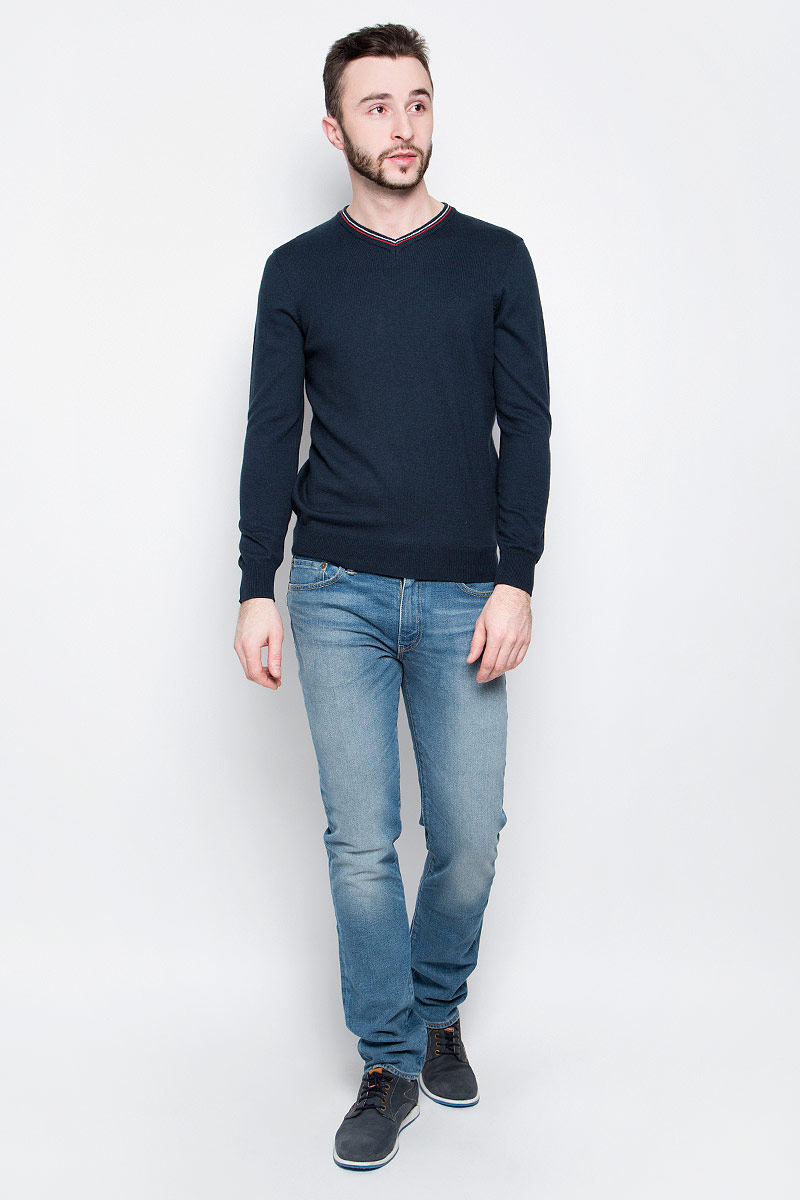 Джемпер мужской Baon, цвет: темно-синий. B637004. Размер XL (52)B637004_Deep Navy Джемпер мужской Baon, цвет: темно-синий. B637004. Размер XL (52)B637004_Deep NavyМужской джемпер Baon выполнен из хлопка с добавлением вискозы и полиамида. Модель с V-образным вырезом горловины и длинными стандартными рукавами. Манжеты, горловина и подол оформлены трикотажной резинкой.