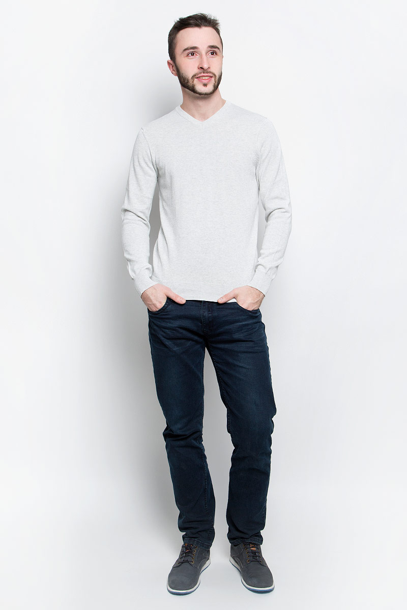 Джемпер мужской Baon, цвет: светло-серый. B637202. Размер XXL (54/56)B637202_Light Grey Melange Джемпер мужской Baon, цвет: светло-серый. B637202. Размер XXL (54/56)B637202_Light Grey MelangeМужской джемпер Baon выполнен из хлопка с добавлением полиэстера. Модель с V-образным вырезом горловины и длинными стандартными рукавами. Манжеты, горловина и подол оформлены трикотажной резинкой.