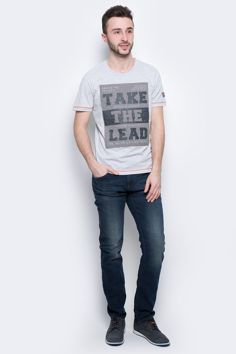 Футболка мужская Tom Tailor, цвет: серый. 1036966.00.10_2220. Размер L (50)1036966.00.10_2220 Футболка мужская Tom Tailor, цвет: серый. 1036966.00.10_2220. Размер L (50)1036966.00.10_2220Мужская футболка Tom Tailor с короткими рукавами и круглым вырезом горловины выполнена из хлопка с добавлением полиэстера. Футболка украшена нашивкой с контрастным принтом с крупными надписями, а также оформлена декоративной отстрочкой.