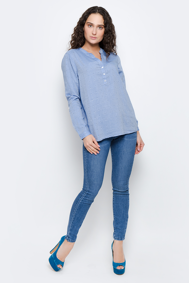 Рубашка женская Tom Tailor Denim, цвет: голубой. 2032928.09.71_6918. Размер L (48)2032928.09.71_6918 Рубашка женская Tom Tailor Denim, цвет: голубой. 2032928.09.71_6918. Размер L (48)2032928.09.71_6918Женская рубашка Tom Tailor Denim изготовлена из натурального хлопка. Модель с V-образным вырезом горловины сверху застегивается на пуговицы. Рукава дополнены манжетами на пуговицах и хлястиками для регулирования длины. Удлиненная спинка оформлена мелкими складками.