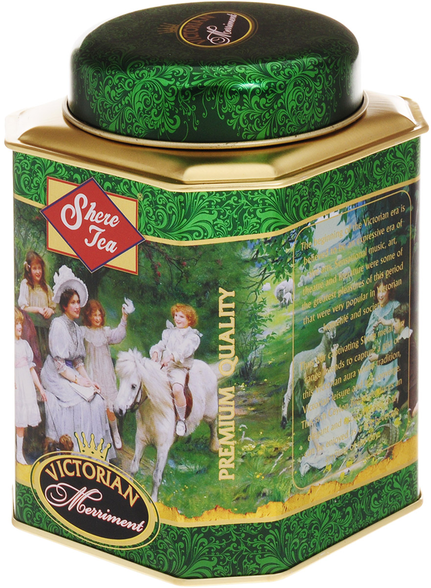 Shere Tea Викторианское веселье чай черный листовой, 250 г4791014009788 Shere Tea Викторианское веселье чай черный листовой, 250 г4791014009788Стандарт РЕКОЕ - ровный крупнолистовой чай, скрученный в форме мелкой гальки. Этот чай состоит из более коротких и более взрослых, чем OP листьев. В сбор идут, как правило, вторые листья от почки. Поэтому в этом чае меньше содержание кофеина, чем в ОР, но зато он имеет более выраженную горчинку во вкусе, что нравится многим любителям чая. Чем более взрослый лист, тем в нем больше танина и дубильных веществ, которые и дают эту самую горчинку. Чай имеет яркий, прозрачный и интенсивный настой. Приятный с терпкостью вкус с хорошо выраженным ароматом.Знак в виде Льва с 17 пятнышками на шкуре - это гарантия Цейлонского Чайного Бюро на соответствие чая высокому стандарту качества, установленному Правительством и упакованному только в пределах Шри-Ланки.