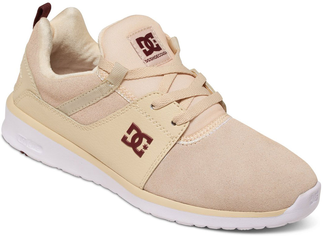 Кроссовки женские DC Shoes Heathrow SE, цвет: бежевый. ADJS700022-CRE. Размер 7B (38)ADJS700022-CRE Кроссовки женские DC Shoes Heathrow SE, цвет: бежевый. ADJS700022-CRE. Размер 7B (38)ADJS700022-CREСтильные женские кроссовки DC Shoes Heathrow SE - отличный вариант на каждый день.Модель выполнена из натуральной кожи. Шнуровка надежно фиксирует обувь на ноге. Резиновая подошва с протектором гарантирует отличное сцепление с поверхностью. В таких кроссовках вашим ногам будет комфортно и уютно.