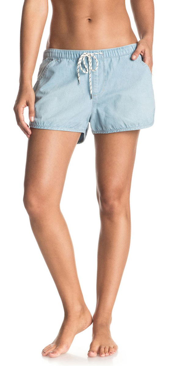 Шорты женские Roxy Summer Feel, цвет: голубой. ERJDS03123-BFFW. Размер M (44)ERJDS03123-BFFW Шорты женские Roxy Summer Feel, цвет: голубой. ERJDS03123-BFFW. Размер M (44)ERJDS03123-BFFWЖенские шорты Roxy Summer Feel выполнены из натурального хлопка. Пояс снабжен шнурком для комфортной посадки. Спереди модель дополнена втачными карманами, сзади - имитацией прорезных карманов. Сзади изделие оформлено нашивкой Roxy. Оригинальные шорты подчеркнут ваш стиль.
