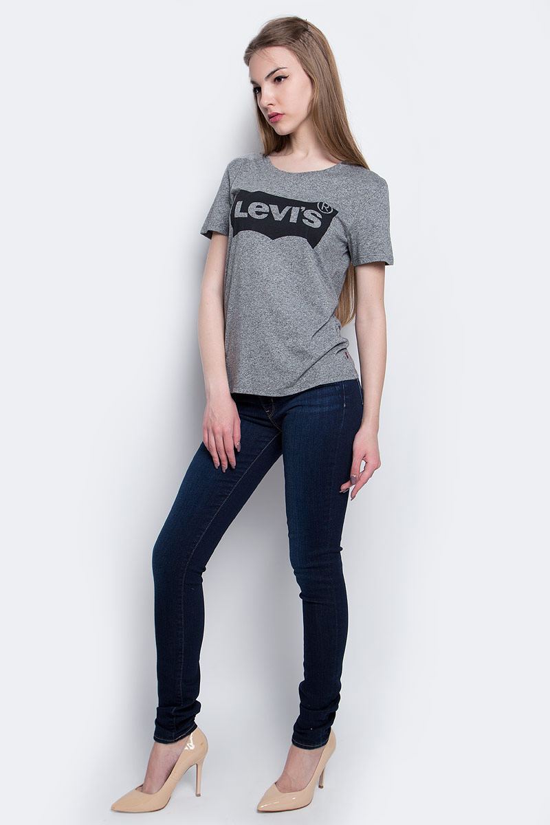 Футболка женская Levis®, цвет: серый, черный. 1736902200. Размер L (46)1736902200 Футболка женская Levis®, цвет: серый, черный. 1736902200. Размер L (46)1736902200Футболка Levis выполнена из полиэстера, хлопка и вискозы. Модель с круглым вырезом горловины и коротким рукавом оформлена принтом с изображением логотипа бренда.