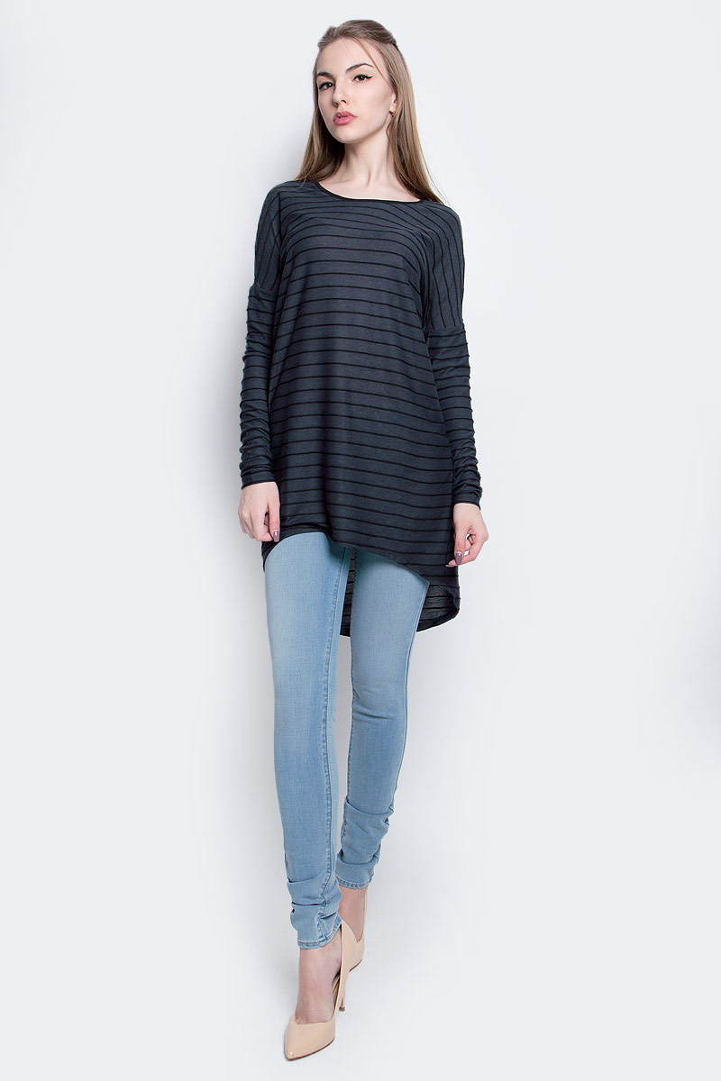 Туника женская Vero Moda, цвет: черный, темно-синий. 10169339. Размер XS (40)10169339_Ombre Blue Туника женская Vero Moda, цвет: черный, темно-синий. 10169339. Размер XS (40)10169339_Ombre BlueЖенская туника Vero Moda выполнена из полиэстера с добавлением вискозы. Модель с круглым вырезом горловины и длинными рукавами-кимоно по спинке немного удлинена. Туника оформлена фактурными полосками.