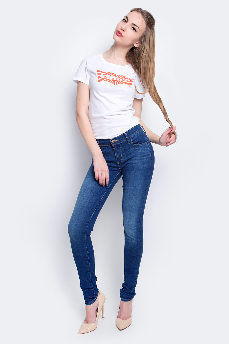 Джинсы женские Levis® 710, цвет: синий. 1777801300. Размер 27-34 (42/44-34)1777801300 Джинсы женские Levis® 710, цвет: синий. 1777801300. Размер 27-34 (42/44-34)1777801300Женские джинсы Levis® 710 выполнены из высококачественного эластичного хлопка с добавлением полиэстера. Джинсы-скинни стандартной посадки застегиваются на пуговицу в поясе и ширинку на застежке-молнии, дополнены шлевками для ремня. Джинсы имеют классический пятикарманный крой: спереди модель дополнена двумя втачными карманами и одним маленьким накладным кармашком, а сзади - двумя накладными карманами. Модель украшена декоративными потертостями.