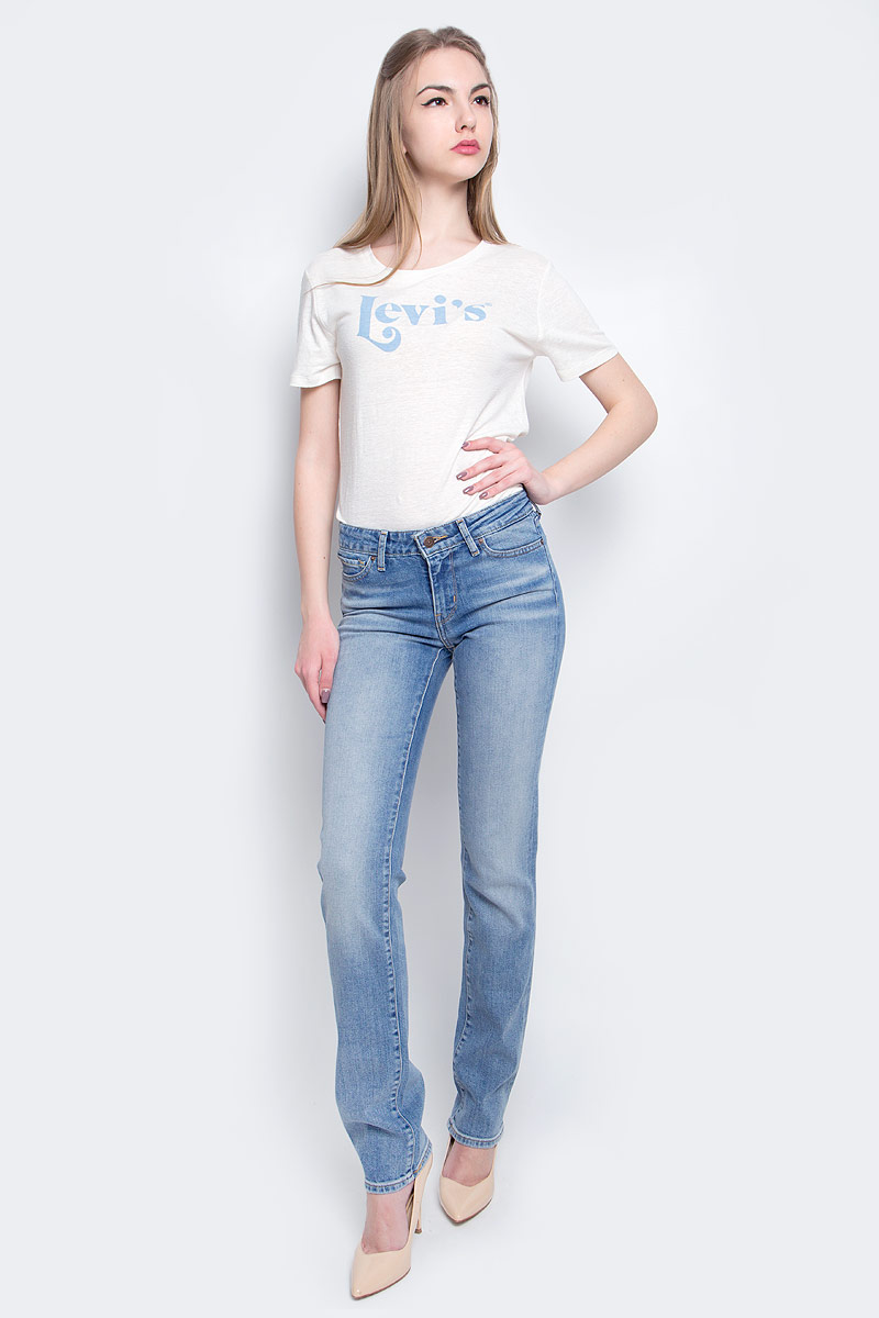 Джинсы женские Levis® 714, цвет: голубой. 2183400380. Размер 29-32 (44/46-32)2183400380 Джинсы женские Levis® 714, цвет: голубой. 2183400380. Размер 29-32 (44/46-32)2183400380Женские джинсы Levis® 714 выполнены из высококачественного эластичного хлопка. Джинсы прямого кроя и стандартной посадки застегиваются на пуговицу в поясе и ширинку на застежке-молнии, дополнены шлевками для ремня. Джинсы имеют классический пятикарманный крой: спереди модель дополнена двумя втачными карманами и одним маленьким накладным кармашком, а сзади - двумя накладными карманами. Модель украшена декоративными потертостями и перманентными складками, а также декоративной контрастной отстрочкой.
