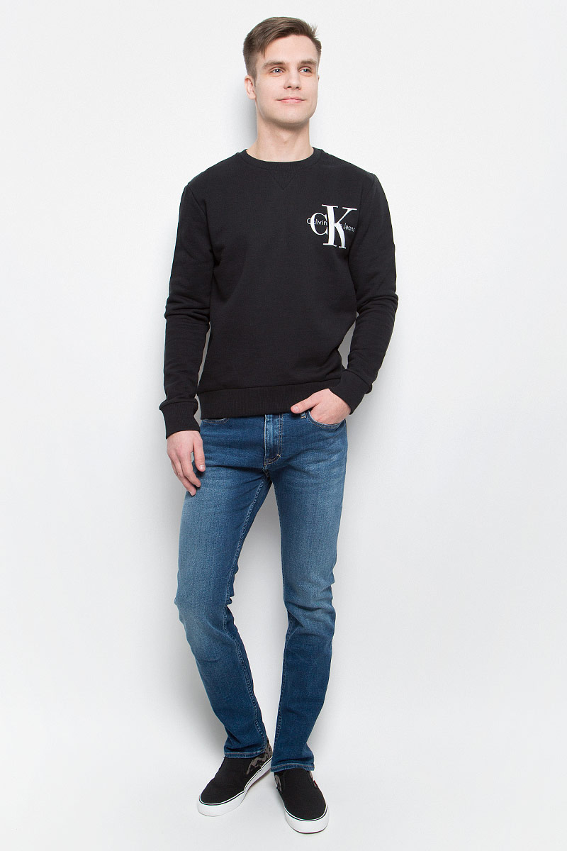 Толстовка мужская Calvin Klein Jeans, цвет: черный. J30J304675_0990. Размер L (48/50)J30J304675_0990 Толстовка мужская Calvin Klein Jeans, цвет: черный. J30J304675_0990. Размер L (48/50)J30J304675_0990Толстовка мужская Calvin Klein Jeans выполнена из натурального хлопка с добавлением эластана. Модель с круглым вырезом и длинными рукавами декорирована принтом с названием бренда. Низ, горловина и рукава изделия дополнены трикотажной резинкой.