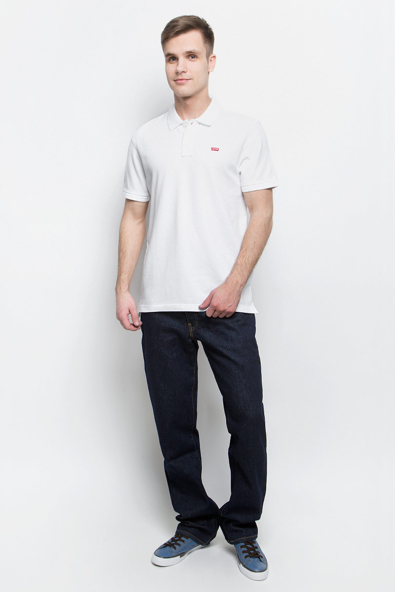 Поло мужское Levis®, цвет: белый. 2240100010. Размер XXL (54)2240100010 Поло мужское Levis®, цвет: белый. 2240100010. Размер XXL (54)2240100010Стильная мужская футболка-поло Levis®, выполненная из высококачественного хлопка, обладает высокой теплопроводностью, воздухопроницаемостью и гигроскопичностью, позволяет коже дышать.Модель с короткими рукавами и отложным воротником - идеальный вариант для создания оригинального современного образа. Сверху футболка-поло застегивается на три пуговицы. Воротник и манжеты рукавов выполнены из трикотажной резинки. По бокам модели предусмотрены небольшие разрезы. Спинка изделия немного удлинена. Модель оформлена на груди небольшой вышивкой в виде логотипа производителя.