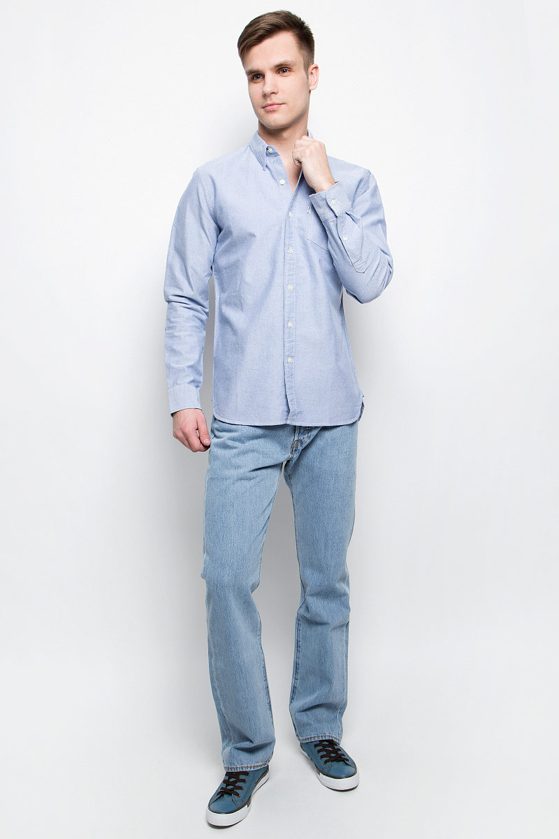 Рубашка мужская Levis®, цвет: голубой. 6582401810. Размер L (50)6582401810 Рубашка мужская Levis®, цвет: голубой. 6582401810. Размер L (50)6582401810Мужская рубашка Levis® выполнена из натурального хлопка. Рубашка с длинными рукавами и отложным воротником застегивается на пуговицы спереди. Манжеты рукавов также застегиваются на пуговицы. На груди расположен накладной карман.