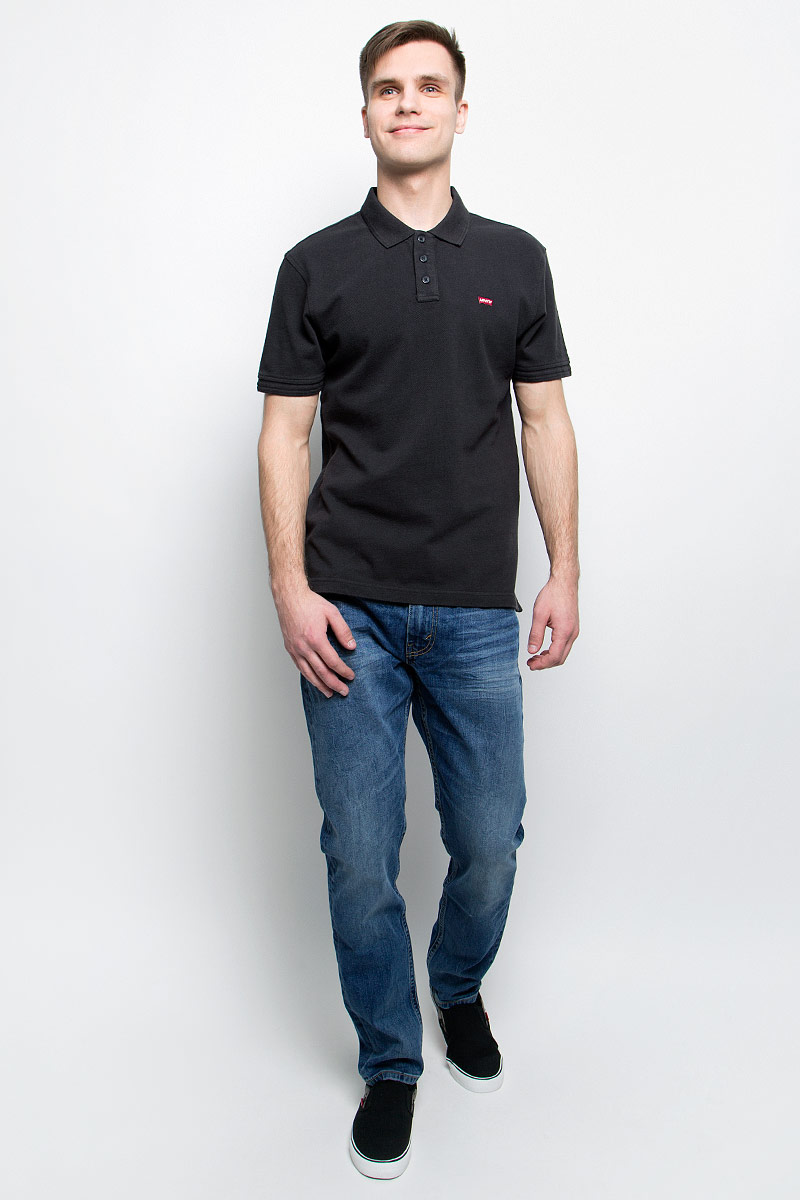 Джинсы мужские Levis® 512, цвет: синий. 2883300200. Размер 33-34 (48/50-34)2883300200 Джинсы мужские Levis® 512, цвет: синий. 2883300200. Размер 33-34 (48/50-34)2883300200Мужские джинсы Levis® 512 выполнены из высококачественного эластичного хлопка. Джинсы-слим заниженной посадки застегиваются на пуговицу в поясе и ширинку на застежке-молнии, дополнены шлевками для ремня. Джинсы имеют классический пятикарманный крой: спереди модель дополнена двумя втачными карманами и одним маленьким накладным кармашком, а сзади - двумя накладными карманами. Модель украшена декоративными потертостями и мелкими перманентными складками.