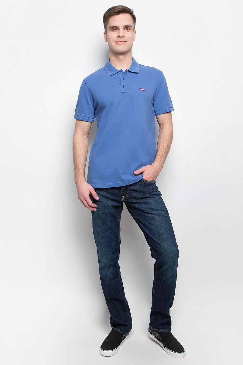 Поло мужское Levis®, цвет: темно-голубой. 2240100430. Размер M (48)2240100430 Поло мужское Levis®, цвет: темно-голубой. 2240100430. Размер M (48)2240100430Поло Levis полностью выполнено из натурального хлопка и оформлено фирменной нашивкой. Модель с отложным воротником и коротким рукавом застегивается с помощью пуговиц.