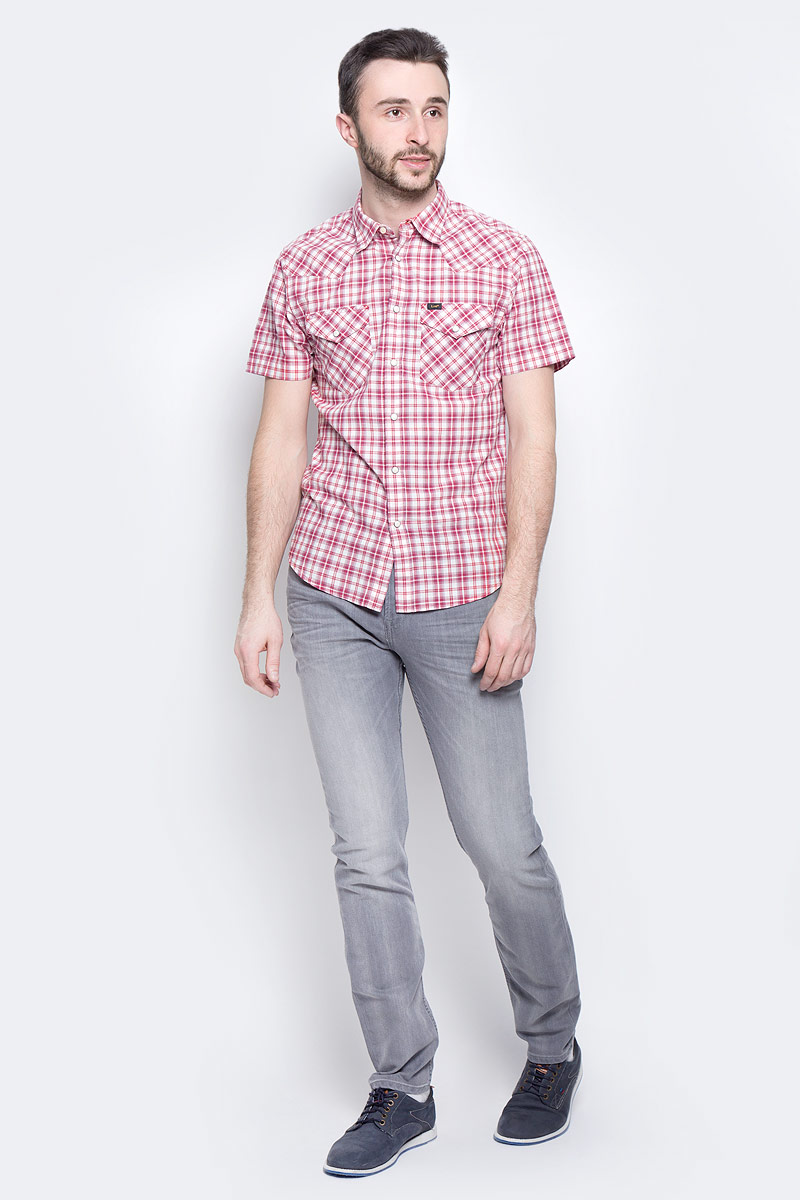 Рубашка мужская Lee Western Shirt, цвет: белый, красный. L640IDSK. Размер M (48)L640IDSK Рубашка мужская Lee Western Shirt, цвет: белый, красный. L640IDSK. Размер M (48)L640IDSKМужская рубашка Lee Western Shirt изготовлена из натурального хлопка. Модель с короткими рукавами имеет на груди два накладных кармана под клапанами на кнопках. Рубашка застегивается на кнопки и верхнюю пуговицу. Низ модели слегка закруглен.