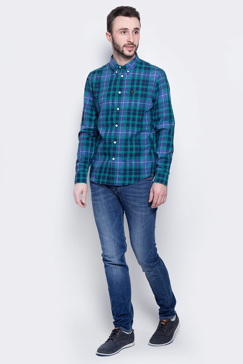 Рубашка мужская Lee Button Down, цвет: синий, зеленый. L880JPPS. Размер XXL (54)L880JPPS Рубашка мужская Lee Button Down, цвет: синий, зеленый. L880JPPS. Размер XXL (54)L880JPPSМужская рубашка Lee Button Down изготовлена из натурального хлопка. Модель с длинными рукавами имеет на груди один накладной карман. Рубашка застегивается на пуговицы. Воротничок и манжеты рукавов оснащены застежками-пуговицами. Низ модели слегка закруглен.