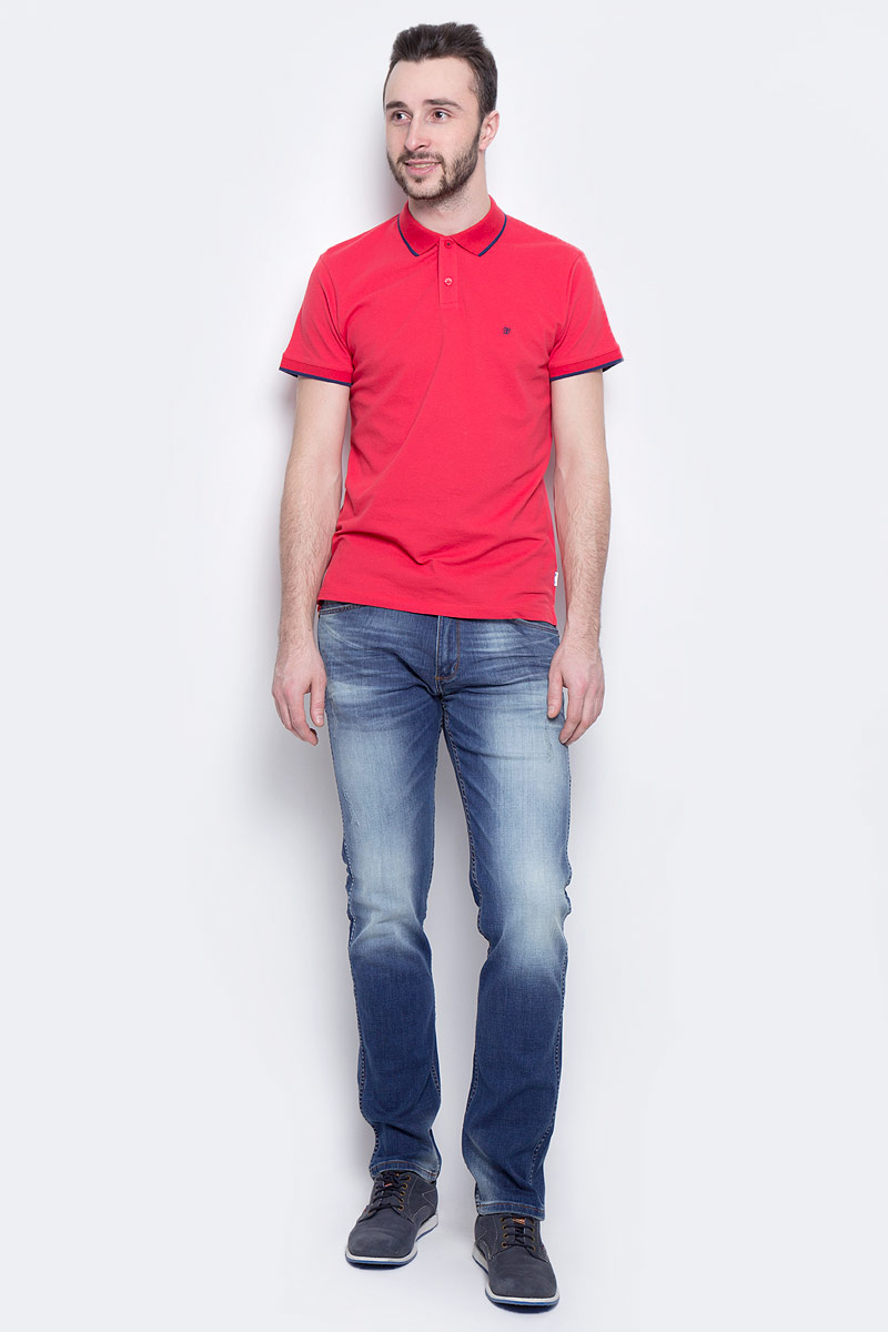 Джинсы мужские Wrangler Greensboro, цвет: синий. W15QNJ87P. Размер 34-34 (50-34)W15QNJ87P Джинсы мужские Wrangler Greensboro, цвет: синий. W15QNJ87P. Размер 34-34 (50-34)W15QNJ87PМужские джинсы Wrangler Greensboro выполнены из высококачественного эластичного хлопка. Прямые джинсы стандартной посадки застегиваются на пуговицу в поясе и ширинку на застежке-молнии, дополнены шлевками для ремня. Джинсы имеют классический пятикарманный крой: спереди модель дополнена двумя втачными карманами и одним маленьким накладным кармашком, а сзади - двумя накладными карманами. Джинсы украшены декоративными потертостями и перманентными складками.