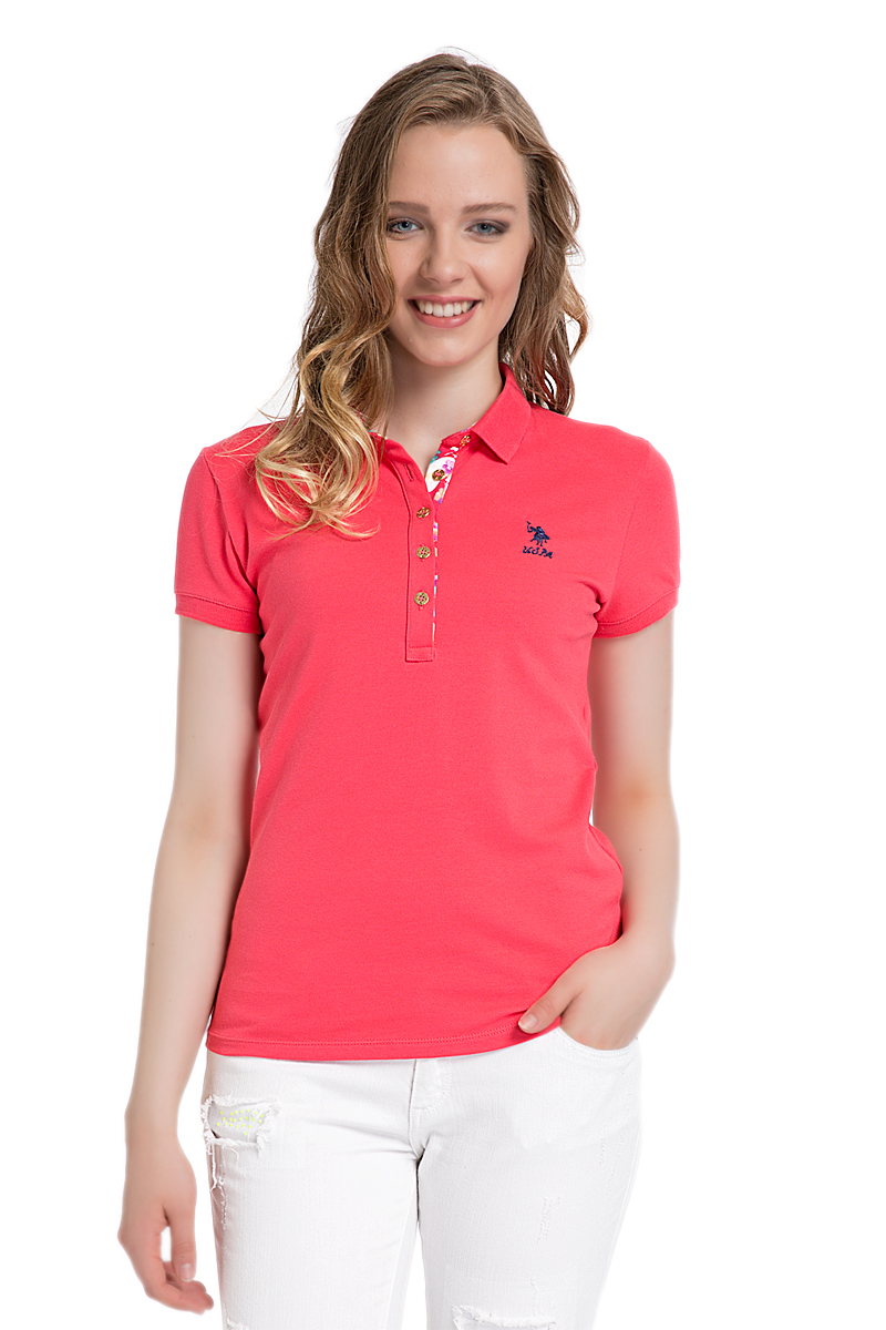 Поло женское U.S. Polo Assn., цвет: коралловый. G082SZ0110TP01IY06-011. Размер M (46)G082SZ0110TP01IY06-011 Поло женское U.S. Polo Assn., цвет: коралловый. G082SZ0110TP01IY06-011. Размер M (46)G082SZ0110TP01IY06-011Стильная футболка-поло с короткими рукавами и отложным воротником выполнена из натурального эластичного хлопка. На груди модель застегивается на пуговицы.