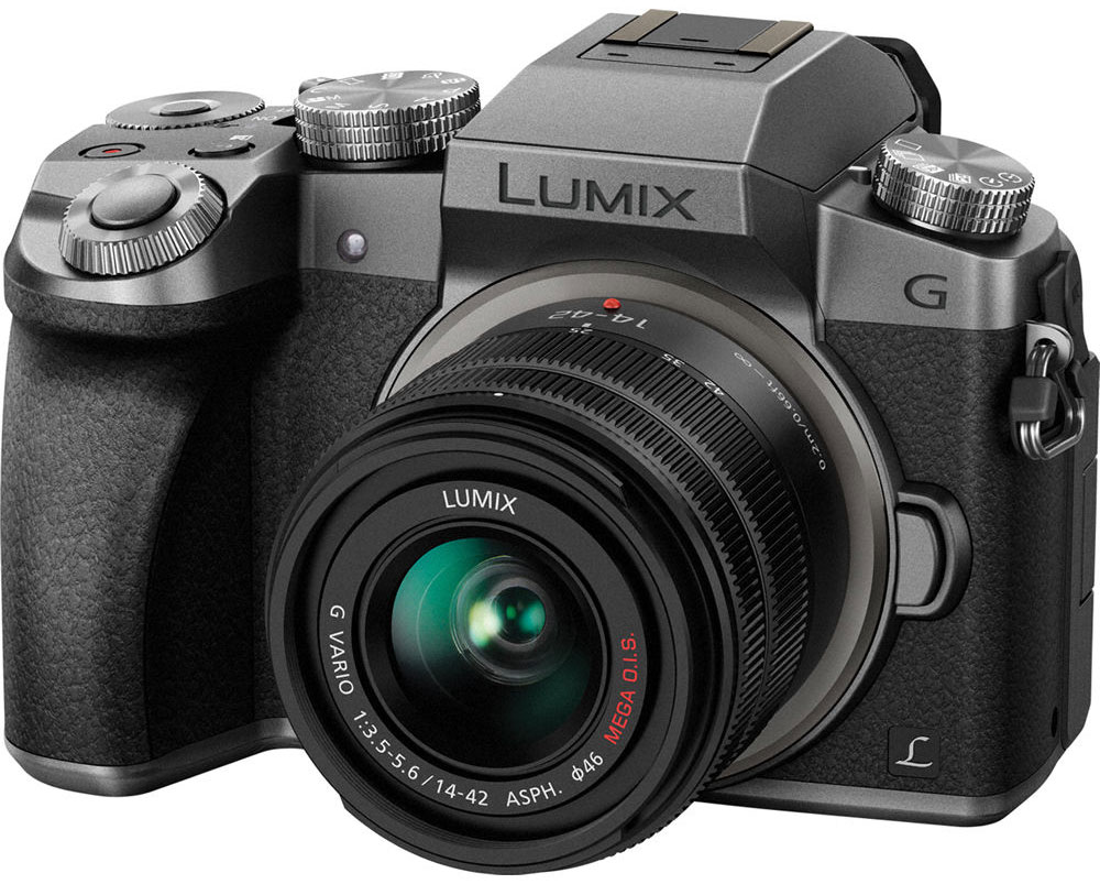 Panasonic Lumix DMC-G7 Kit 14-42mm, Silver цифровая фотокамераDMC-G7KEE-S Panasonic Lumix DMC-G7 Kit 14-42mm, Silver цифровая фотокамераDMC-G7KEE-SСохраняйте драгоценные моменты в захватывающем дух качестве на видеозаписях с разрешением 4К. И запечатлейте особые моменты на фотоснимках с функцией 4К Фото. Гибридная камера Panasonic Lumix DMC-G7 с разрешением 4К навсегда сохранит их совершенство.Не важно, смотрите ли вы фильмы или обрабатываете видео, формат 4К оставляет намного более глубокие впечатления от просмотра, чем когда-либо ранее. Фактическое разрешение 3840 х 2160 пикселей в четыре раза больше, чем в формате Full HD. благодаря чему достигается значительно больший уровень детализации. Даже если вы конвертируете видео, снятое в разрешении 4К в Full HD для просмотра на телевизоре, оно будут иметь более четкую и резкую картинку, чем если бы было снято в разрешении Full HD.Используя высокое разрешение 4К, Panasonic LUMIX G7 представляет новую функцию 4K Фото, которая позволит извлекать отдельные кадры из видеоряда (снятого на скорости 25 кадров в секунду), чтобы поймать те волшебные моменты, которые длятся лишь доли секунды. Благодаря этой функции можно быть уверенным в свободе выбора любого идеального для вас момента.Ловите даже самые быстрые события благодаря технологии автофокусировки DFD (глубина из расфокусировки) компании Panasonic. Камера оснащена этой передовой технологией, постоянно рассчитывающей расстояние между объектами в кадре и переводящей фокус объектива одним быстрым непрерывным движением. Эта новая технология увеличивает скорость автофокусировки до 0.07 секунды и скорость серийной съемки до 6 кадров в секунду в режиме AFC (непрерывный автофокус). Она также повышает стабильность непрерывною автофокуса во время съемки видео.Автофокусировка при низкой освещенности (Low Light AF) позволяет точно фокусироваться на предметах съемки даже при освещенности в -4EV (лунный свет без других источников света). Более того, камера оснащена новой технологией фокусировки Starlight AF, которая позволяет снимать звезды в ночном небе благодаря тому, что фокус рассчитывается по значениям контраста в малых зонах фокусировки.16-мегапиксельный сенсор Digital Live MOS в сочетании с процессором Venus Engine обеспечивает съемку изображений высокого качества и высокую скорость обработки сигнала Улучшенная система подавления шумов позволяет делать четкие снимки даже при значениях светочувствительности (ISO) 25600. Процессор Venus Engine также отлично справляется с компенсацией дифракции, что позволяет делать чистые и резкие снимки даже при малых значениях диафрагмы.Камера LUMIX G7 оснащена электронным видоискателем OLED Live Mew высокого разрешения (2360 тыс. точек), который обеспечивает отличную видимость благодаря контрасту 10 000:1 и кадрирование даже при прямом попадании солнечных лучей. Благодаря тому, что все настройки выводятся прямо на видоискатель, ваши фотографии всегда будут получаться именно такими, как вы хотели.Экран камеры также обеспечивает хорошую видимость даже при съемке на улице в солнечную погоду. А поворотно/наклонная сенсорная конструкция позволяет снимать из необычных ракурсов, при этом сохраняя полный контроль над изображением и настройками.