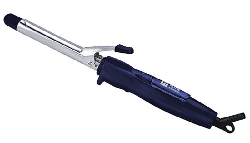 Home Element HE-HB401, Blue щипцы для завивки волосHE-HB401 Home Element HE-HB401, Blue щипцы для завивки волосHE-HB401Щипцы для завивки волос Home Element HE-HB401 со стальным нагревательным элементом и безопасным не нагреваемым пластмассовым наконечником. Идеальный инструмент для создания великолепных локонов и элегантных причесок с волнами.Стальной нагревательный элемент способствует бережному контакту волос с нагретой поверхностью, препятствуя их ломкости и способствуя естественному блеску.Щипцы легки и комфортны в работе, ими приятно пользоваться благодаря удобной ручке и предохранителю шнура от перекручивания, а их мощность обеспечивает быстрый нагрев и достижение рабочей температуры. Безопасная подставка позволяет положить щипцы в процессе завивки, а световой индикатор напомнит о том, что они в работе.Диаметр нагревательного элемента: 19 мм
