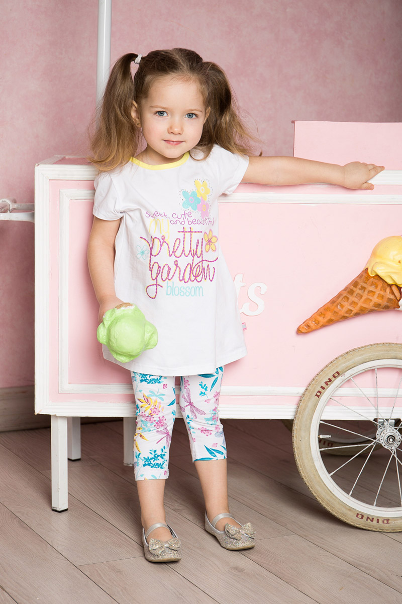 Футболка для девочки Sweet Berry Baby, цвет: белый. 712013. Размер 80712013 Футболка для девочки Sweet Berry Baby, цвет: белый. 712013. Размер 80712013Яркая удлиненная футболка для девочки Sweet Berry выполнена из качественного эластичного хлопка. Модель свободного кроя с круглым вырезом горловины и рукавами-фонариками оформлена оригинальным принтом. Воротник дополнен мягкой эластичной бейкой контрастного цвета.