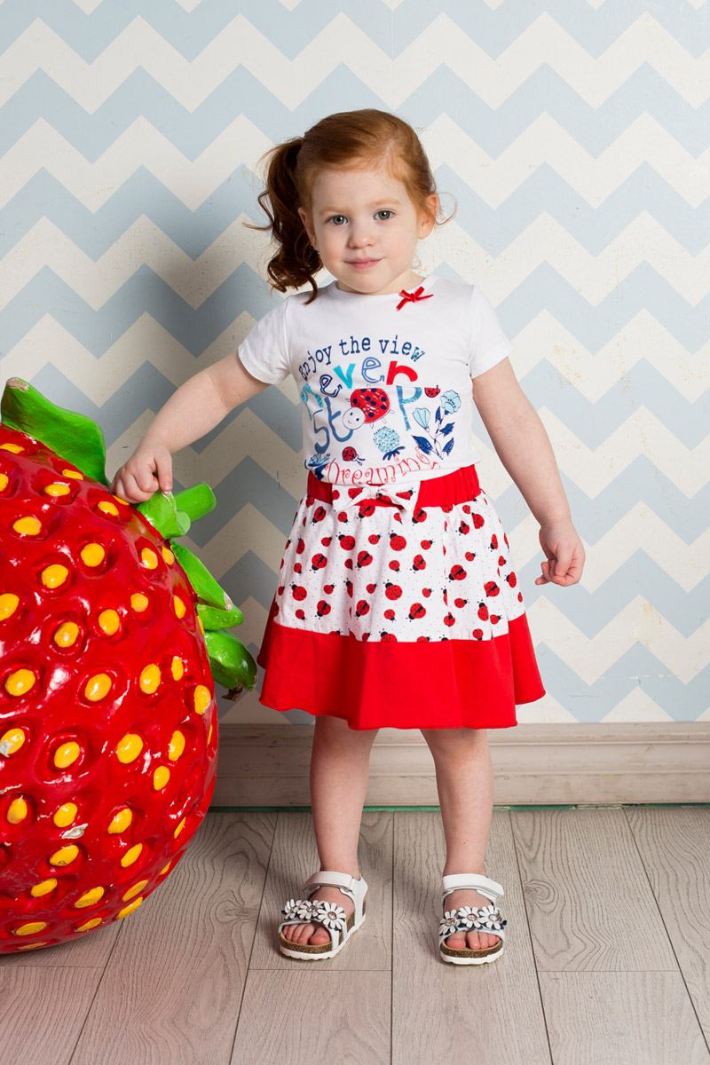Футболка для девочки Sweet Berry Baby, цвет: белый. 712057. Размер 86712057 Футболка для девочки Sweet Berry Baby, цвет: белый. 712057. Размер 86712057Яркая футболка для девочки Sweet Berry выполнена из качественного эластичного хлопка. Модель с круглым вырезом горловины и короткими рукавами оформлена оригинальным принтом. Воротник дополнен мягкой эластичной бейкой и оформлен небольшим бантиком.