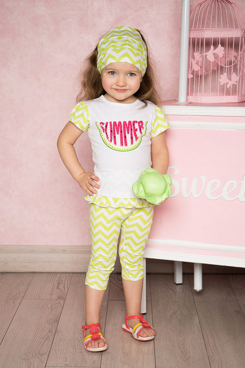 Футболка для девочки Sweet Berry Baby, цвет: белый. 712103. Размер 86712103 Футболка для девочки Sweet Berry Baby, цвет: белый. 712103. Размер 86712103Яркая удлиненная футболка для девочки Sweet Berry выполнена из качественного эластичного хлопка с оригинальным принтом. Модель с круглым вырезом горловины и короткими рукавами застегивается на пуговицу на спинке и дополнена вставкой-воланом по низу. Рукава и вставка выполнены из материала контрастного цвета.Воротник дополнен мягкой эластичной бейкой.