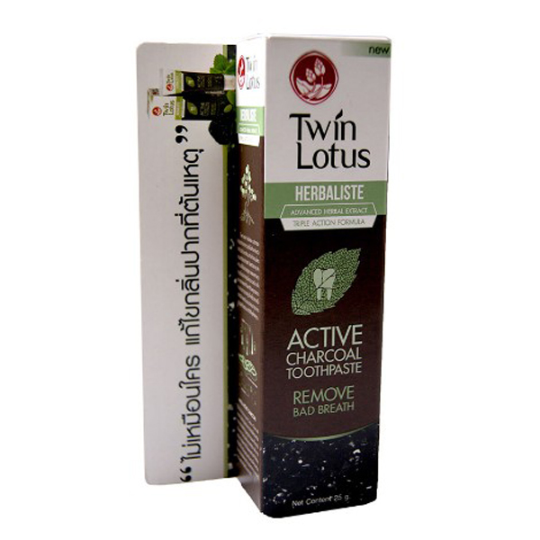 Twin Lotus Зубная паста угольная Active Charcoal, 25 г135 Twin Lotus Зубная паста угольная Active Charcoal, 25 г135Черного цвета, состоит на 94,14% из натуральных компонентов и обладает тройным действием: активированный уголь эффективно удаляет зубной налет и зубной камень; гвоздичное масло и гуава борются с появлением бактерий, являющихся причиной образования налета; устраняет запах изо рта, в том числе после курения, обладает отбеливающими свойствами, предотвращает стирание эмали и возникновение микротрещин. Щадящая формула зубной пасты подходит для чувствительных зубов и при кровоточивости десен.