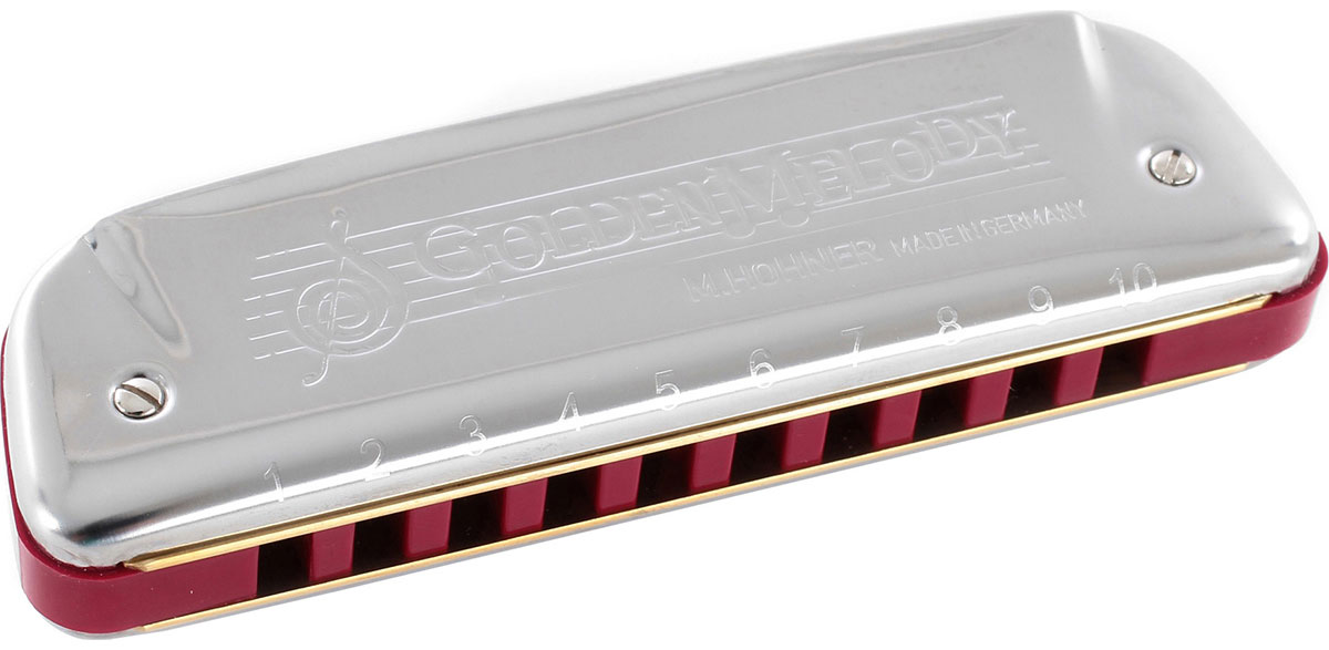 Hohner Golden Melody 542/20 D (M542036X) губная гармошкаDNT-17325 Hohner Golden Melody 542/20 D (M542036X) губная гармошкаDNT-17325От других классических моделей губных гармошек Hohner, Golden Melody отличается формой корпуса и крышек. Это значительно влияет на звук: он становится очень открытым и разборчивым. Закругленный пластиковый корпус эргономичной формы и длинные и тонкие медные язычки делают этот инструмент идеальным для игры в стилях блюз и джаз.Семь винтов очень плотно фиксируют платы к корпусу, увеличивая герметичность. Корпус выполнен из плотной пластмассы, которая значительно влияет на разборчивость звучания. Диапазон стилистического применения инструмента самый широкий.20 язычковКоличество отверстий: 10Платы: медь (0,9 мм)Корпус: ABS пластикТональность: DДлина: 10.5 см