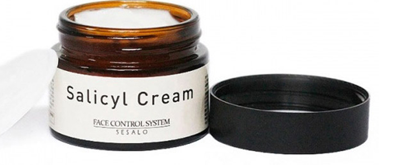 Elizavecca Крем для глубокого очищения кожи лица с эффектом пилинга Salicyl Cream, 50 мл7017 Elizavecca Крем для глубокого очищения кожи лица с эффектом пилинга Salicyl Cream, 50 мл7017Обновляющий крем с эффектом пилинга поможет улучшить цвет лица, осветлить пигментацию, очистить и сузить поры, а также уменьшить проявления купероза и угревой сыпи. Крем рекомендован для комбинированной, жирной и проблемной кожи.